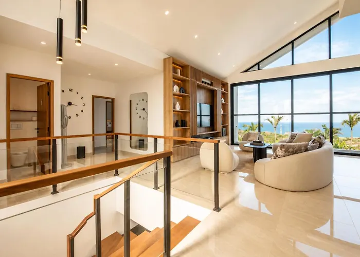 Modern 4 Bedroom Ocean View *