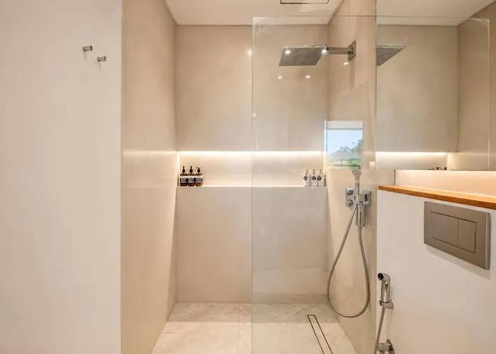 Modern 4 Bedroom Ocean View Дом отдыха