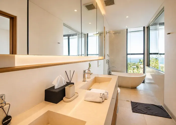 Modern 4 Bedroom Ocean View Дом отдыха