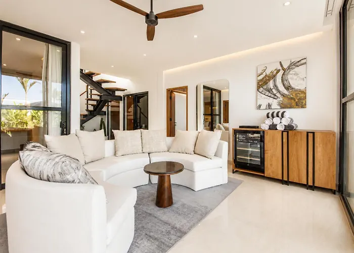 Modern 4 Bedroom Ocean View