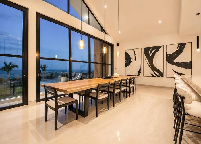 Дом отдыха Modern 4 Bedroom Ocean View Нуса-Дуа