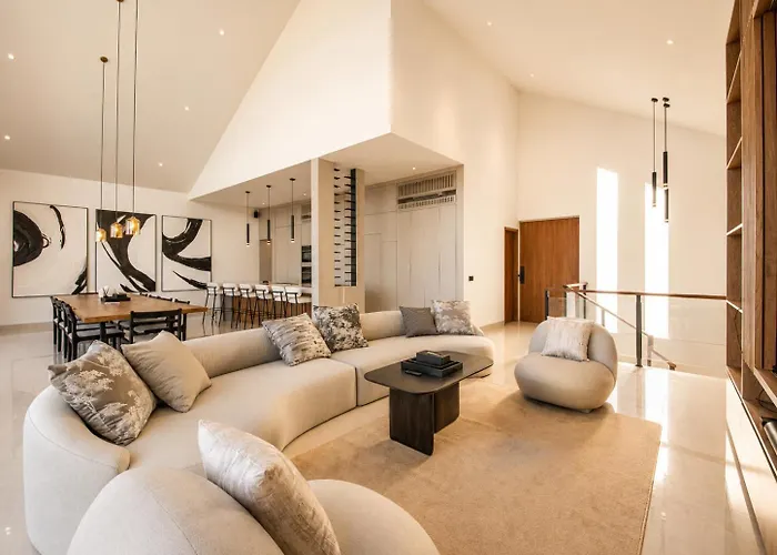 Дом отдыха Modern 4 Bedroom Ocean View Нуса-Дуа
