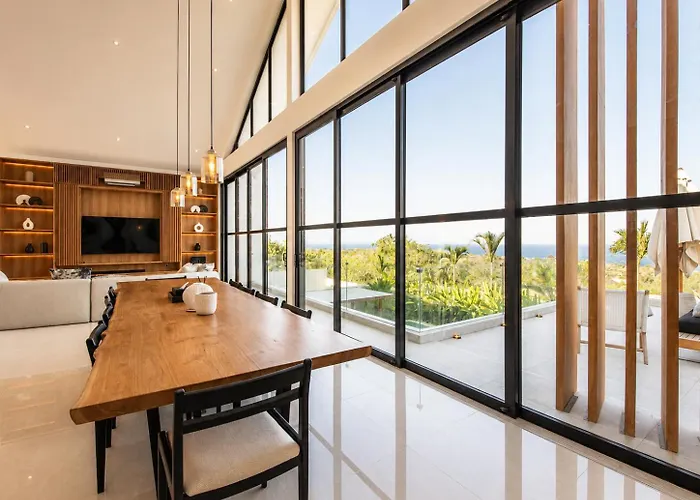 Modern 4 Bedroom Ocean View * Нуса-Дуа