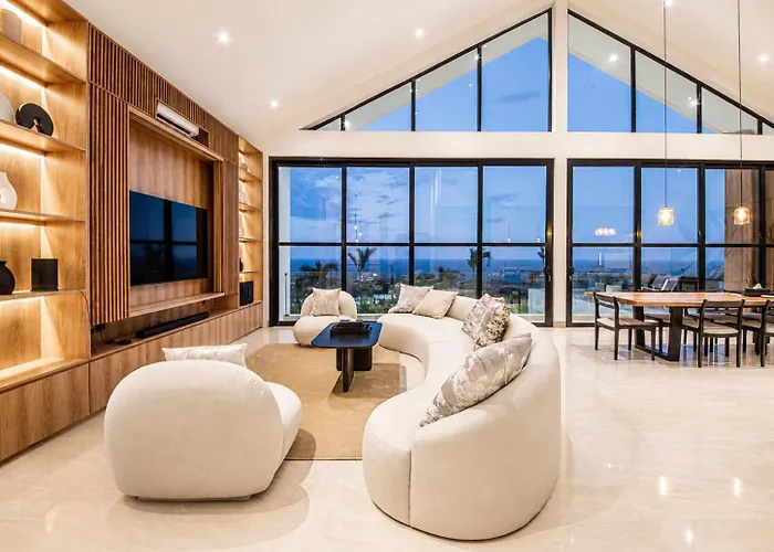 Modern 4 Bedroom Ocean View * Нуса-Дуа