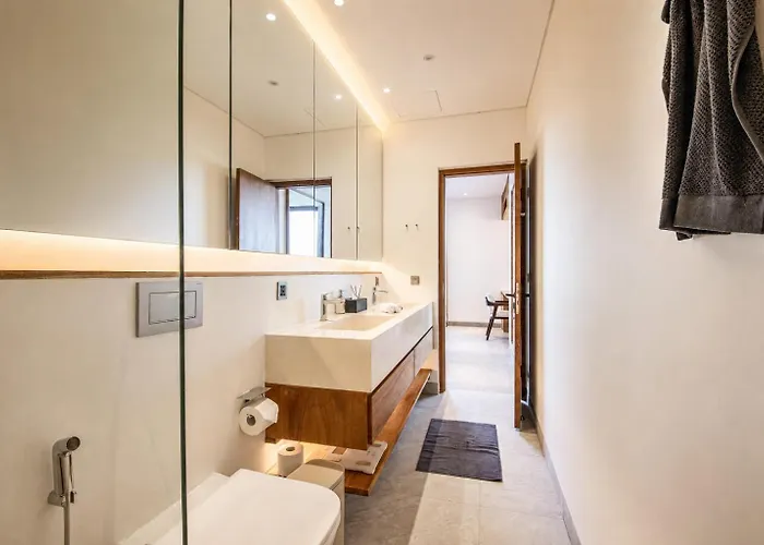 Modern 4 Bedroom Ocean View