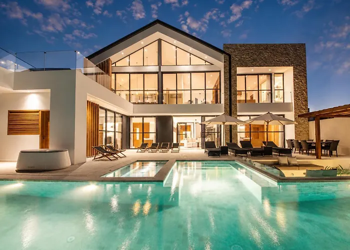 Modern 4 Bedroom Ocean View *
