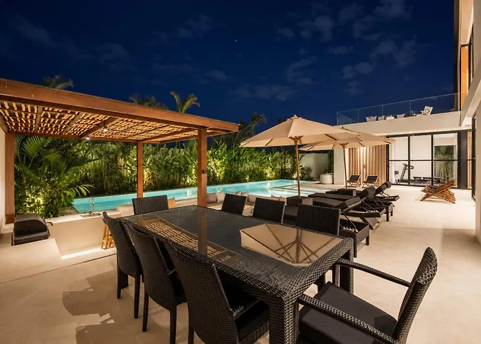 Modern 4 Bedroom Ocean View * Нуса-Дуа